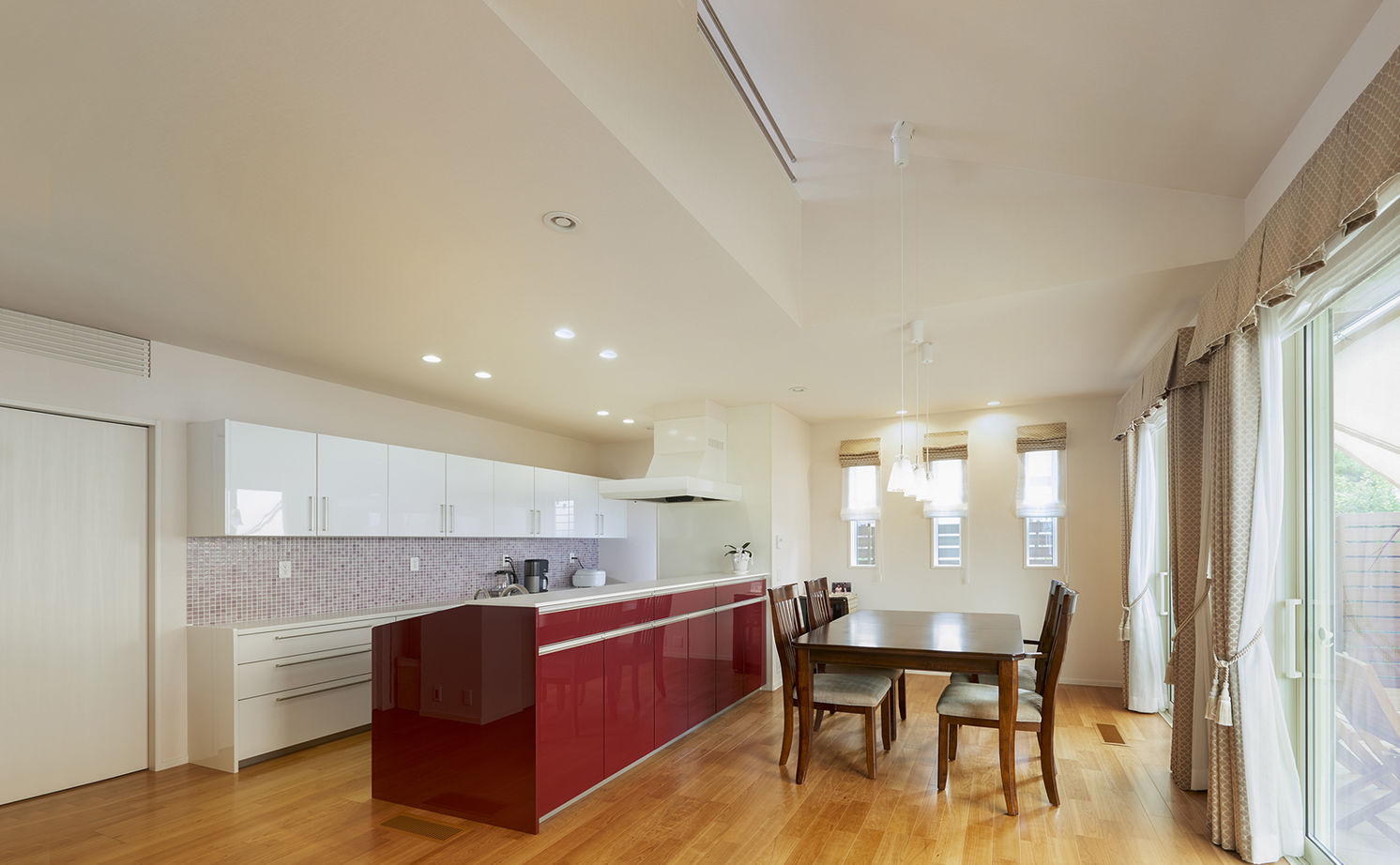 トヨタホーム 【40坪以下/平屋/大開口/太陽光発電】アメリカで暮らした、開放的で全館空調のある平屋の快適さを再現の建築実例画像2