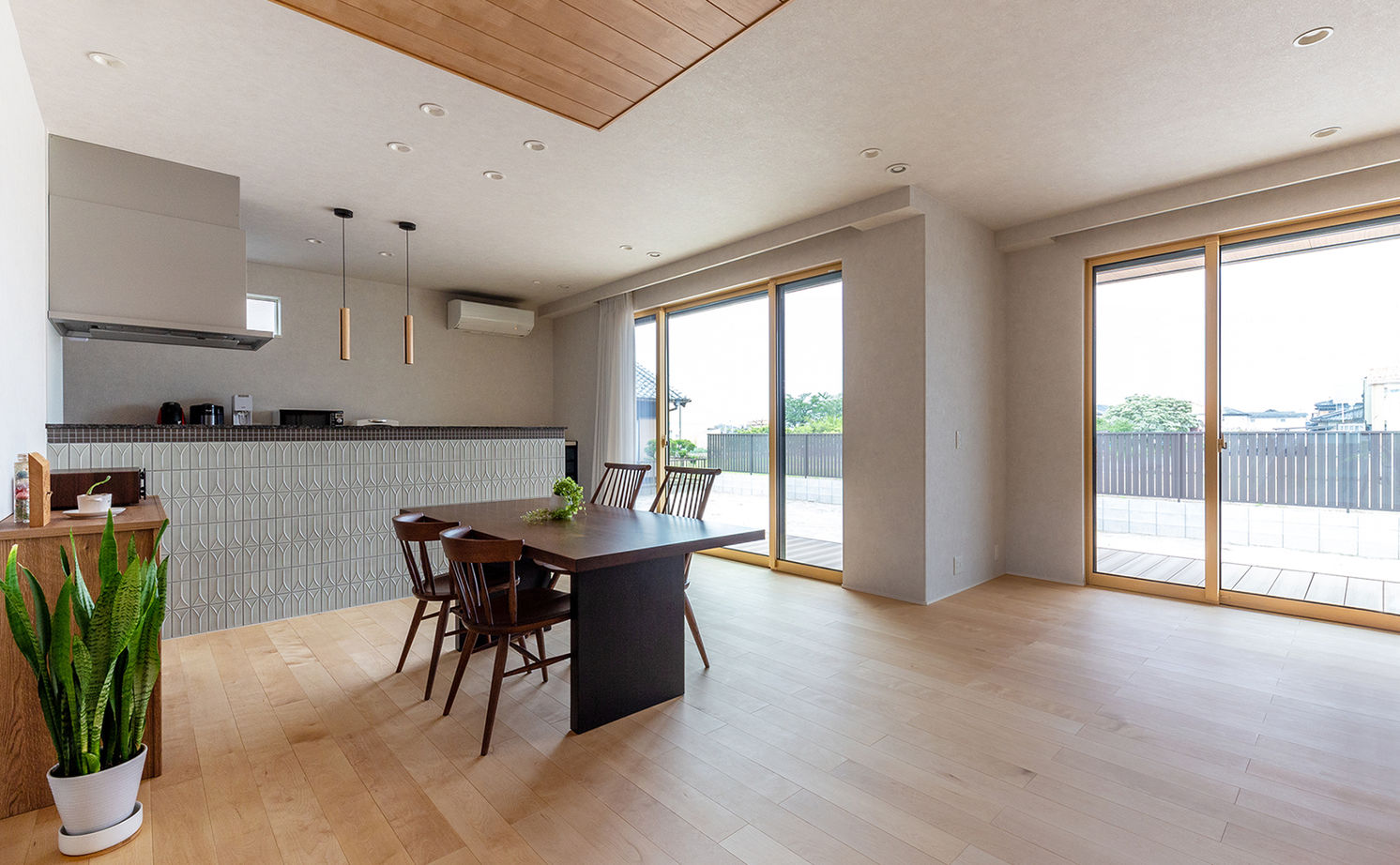 トヨタホーム 【45坪以下/間取り図あり/家事ラク】大切な人たちとの時間を大切にする、木の香りに満ちた“和”の住まいの建築実例画像3