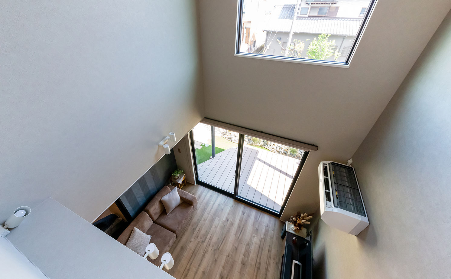 トヨタホーム 【40坪以下/オープンLDK/吹抜け】家族一緒の時間を大切にする、オープンでおしゃれな土間玄関がある住まいの建築実例画像3