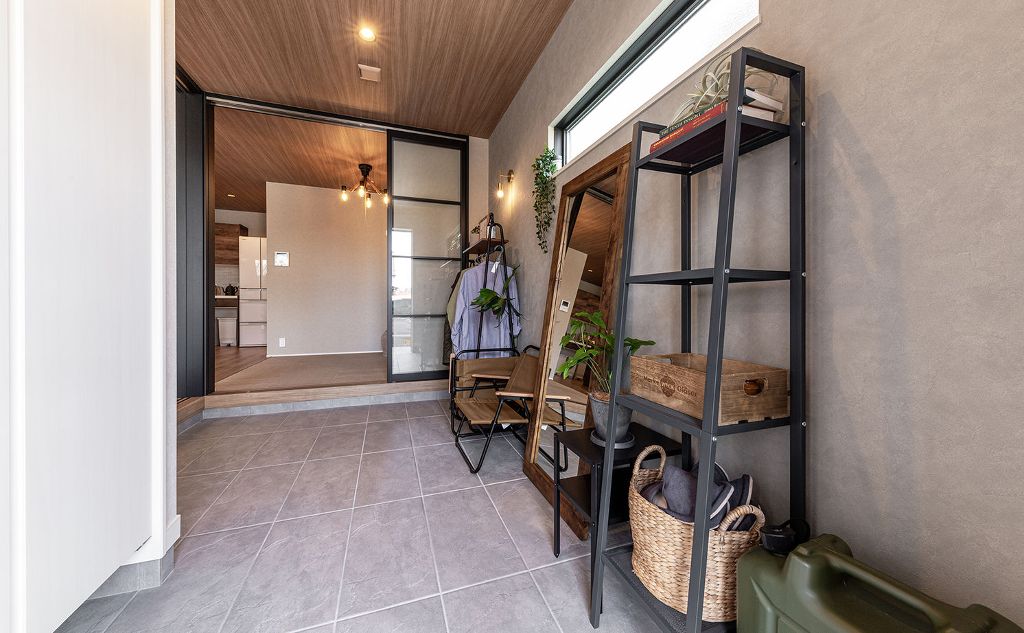 トヨタホーム 【40坪以下/オープンLDK/吹抜け】家族一緒の時間を大切にする、オープンでおしゃれな土間玄関がある住まいの建築実例画像4