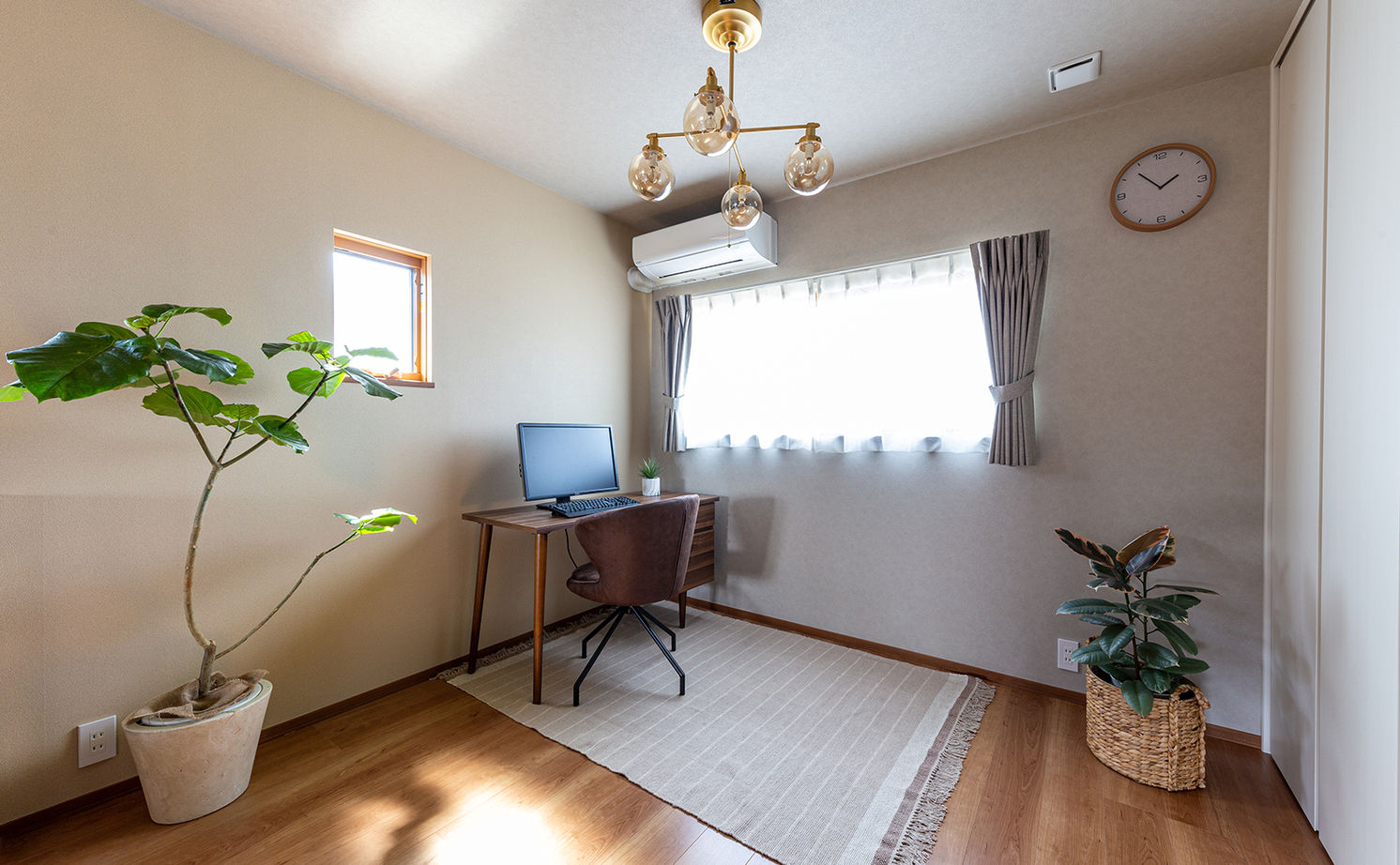 トヨタホーム 【40坪以下/オープンLDK/吹抜け】家族一緒の時間を大切にする、オープンでおしゃれな土間玄関がある住まいの建築実例画像7