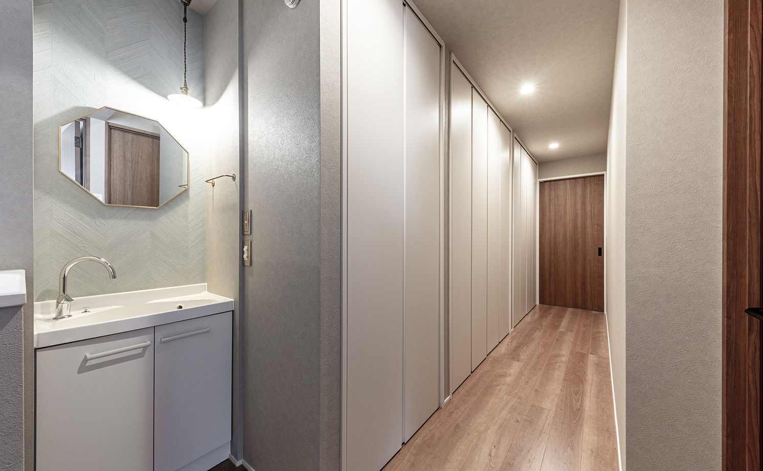 トヨタホーム 【40坪以下/オープンLDK/吹抜け】家族一緒の時間を大切にする、オープンでおしゃれな土間玄関がある住まいの建築実例画像12