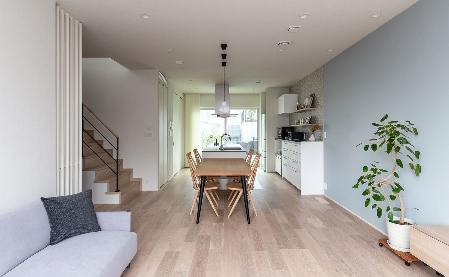 トヨタホーム 【40坪以下/太陽光発電/全館空調】風と光が爽やかに通り抜ける、居心地のいい北欧デザインの住まいの建築実例画像1