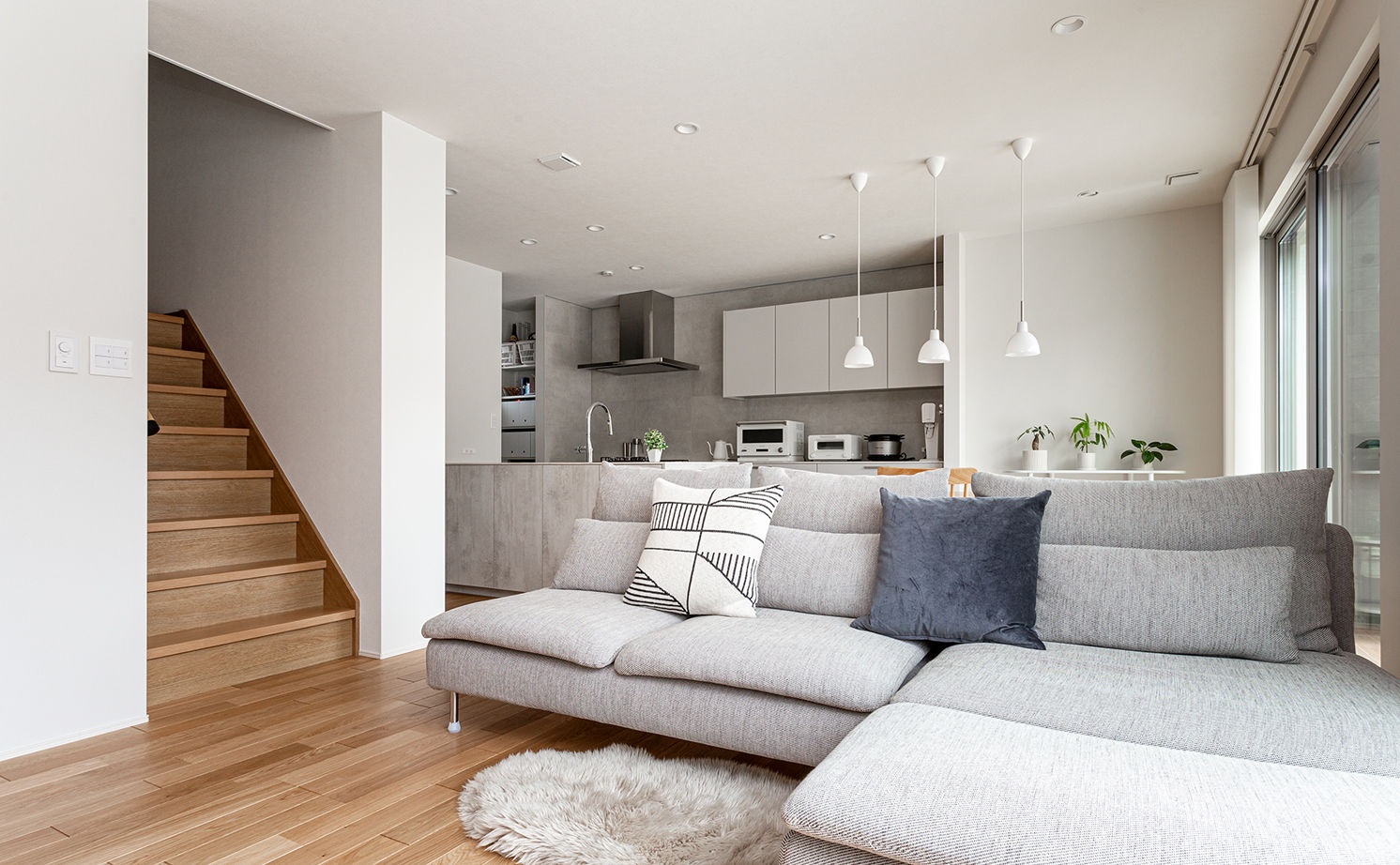 トヨタホーム 家族の気配を感じながら暮らせる、リビング中心のオープンな住まいの建築実例画像1