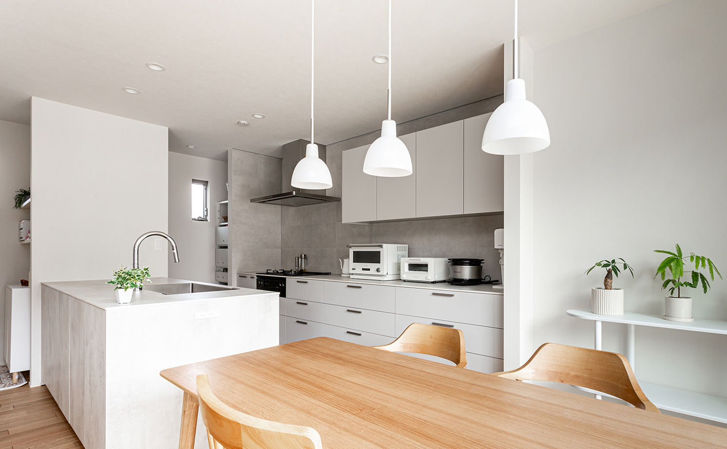 トヨタホーム 家族の気配を感じながら暮らせる、リビング中心のオープンな住まいの建築実例画像3