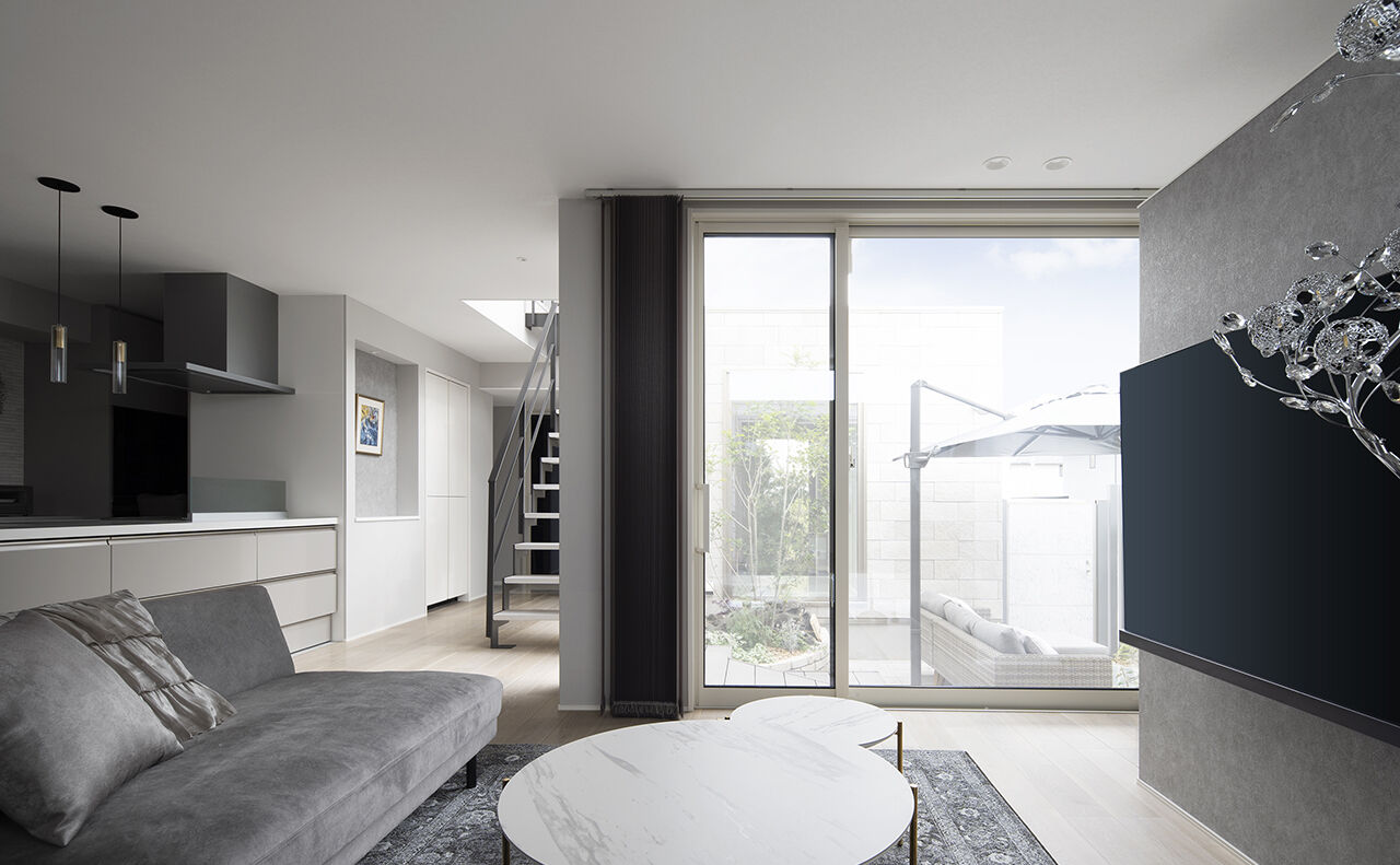 トヨタホーム 大切な家族と車を守る、中庭とインナーガレージのある住まいの建築実例画像2