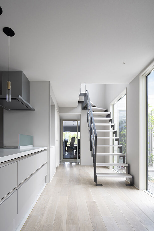 トヨタホーム 大切な家族と車を守る、中庭とインナーガレージのある住まいの建築実例画像4