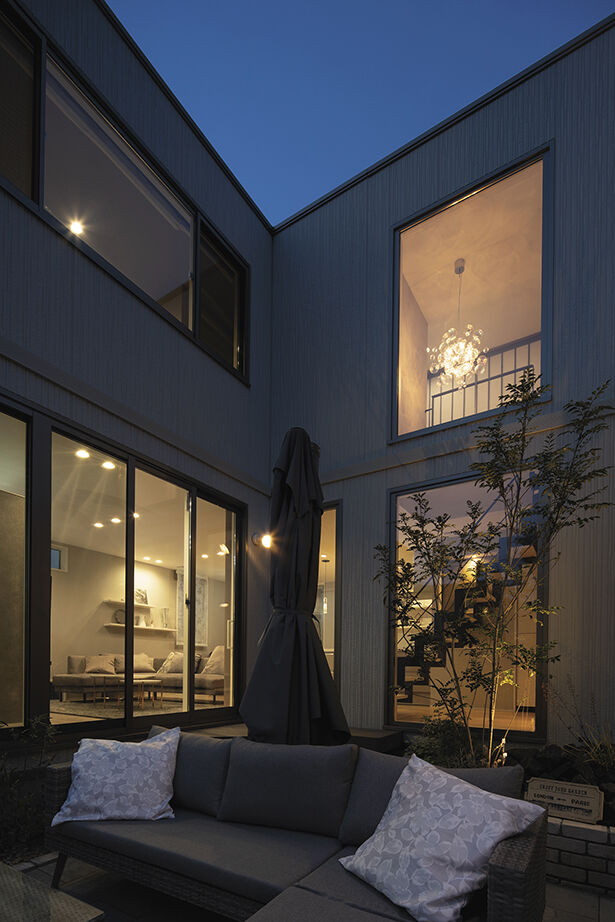 トヨタホーム 大切な家族と車を守る、中庭とインナーガレージのある住まいの建築実例画像6