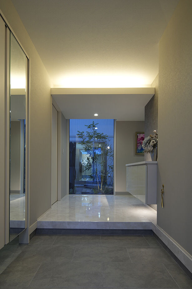 トヨタホーム 大切な家族と車を守る、中庭とインナーガレージのある住まいの建築実例画像9