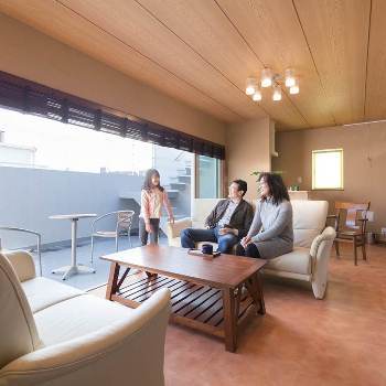 RC design 【ガレージハウス/4階建て】”やりたい”が詰まった。車2台とバイクの入る広々空間と光あふれるバルコニーの建築実例画像2