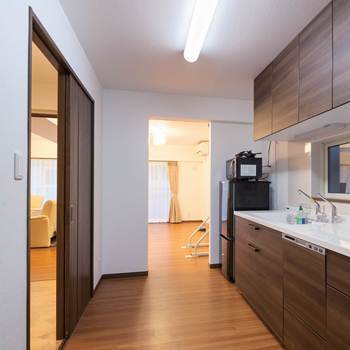 RC design 【ガレージハウス/4階建て】”やりたい”が詰まった。車2台とバイクの入る広々空間と光あふれるバルコニーの建築実例画像3