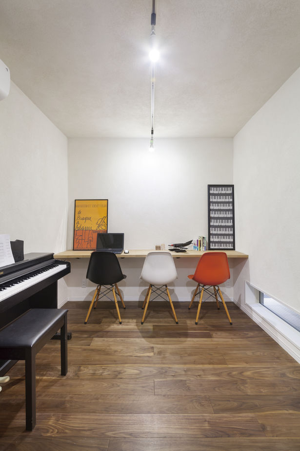 RC design 【間取り/地下/傾斜地】すべてが叶った。RCが作り出す広々空間と無垢材が織りなすあたたかく居心地のいい家の建築実例画像7