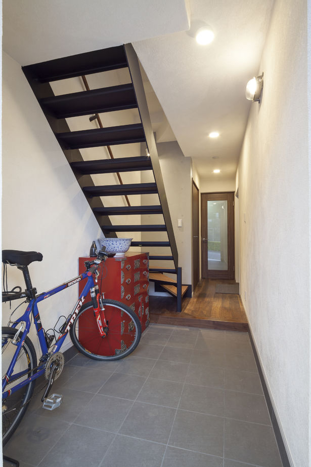 RC design 【間取り/地下/傾斜地】すべてが叶った。RCが作り出す広々空間と無垢材が織りなすあたたかく居心地のいい家の建築実例画像9