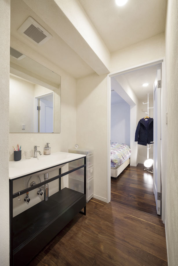 RC design 【間取り/地下/傾斜地】すべてが叶った。RCが作り出す広々空間と無垢材が織りなすあたたかく居心地のいい家の建築実例画像10