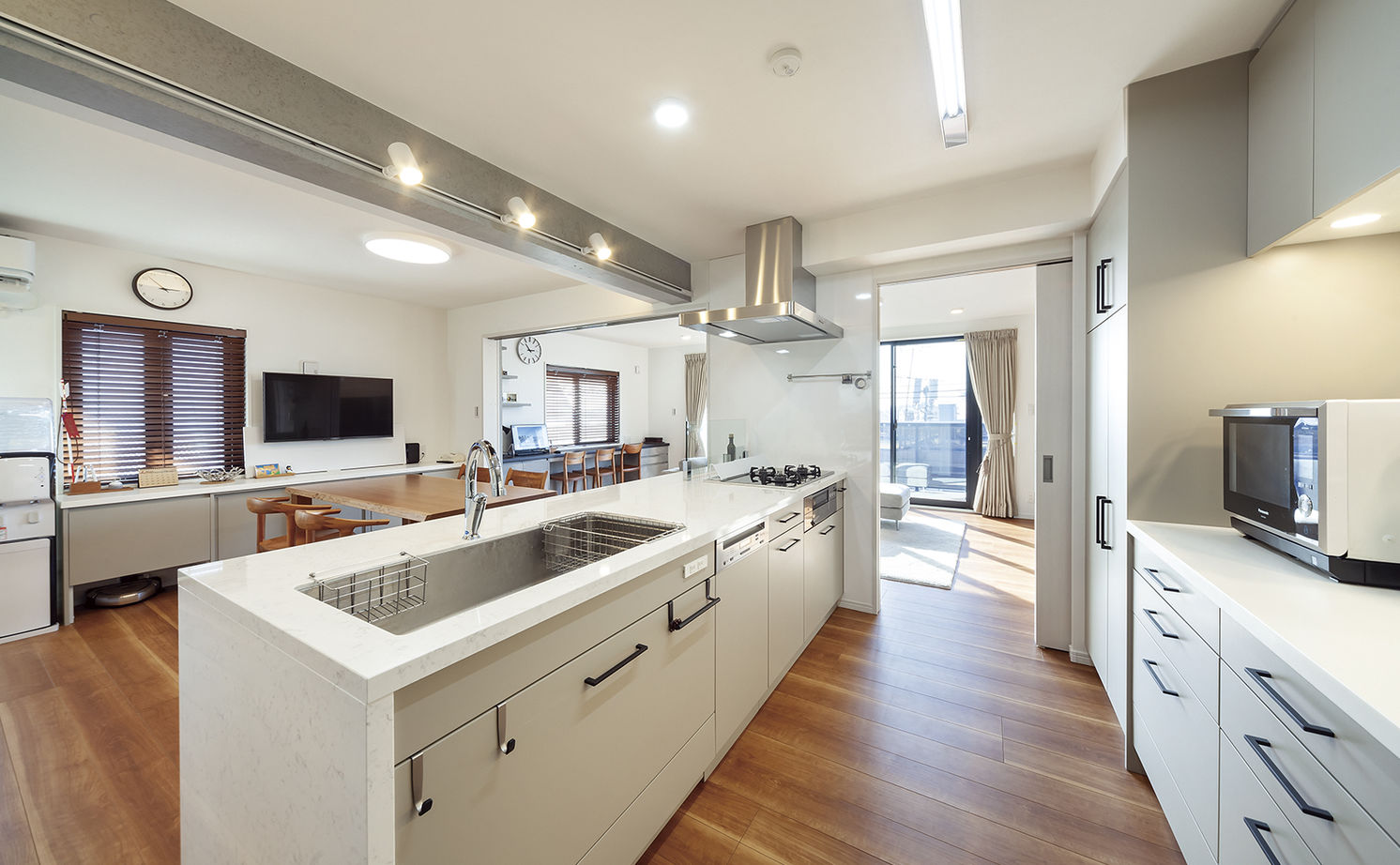 RC design 【間取り図有/３階建て/ガレージ】3階だからできる眺望のいいリビングと防音遮音で実現する趣味の暮らしの建築実例画像6