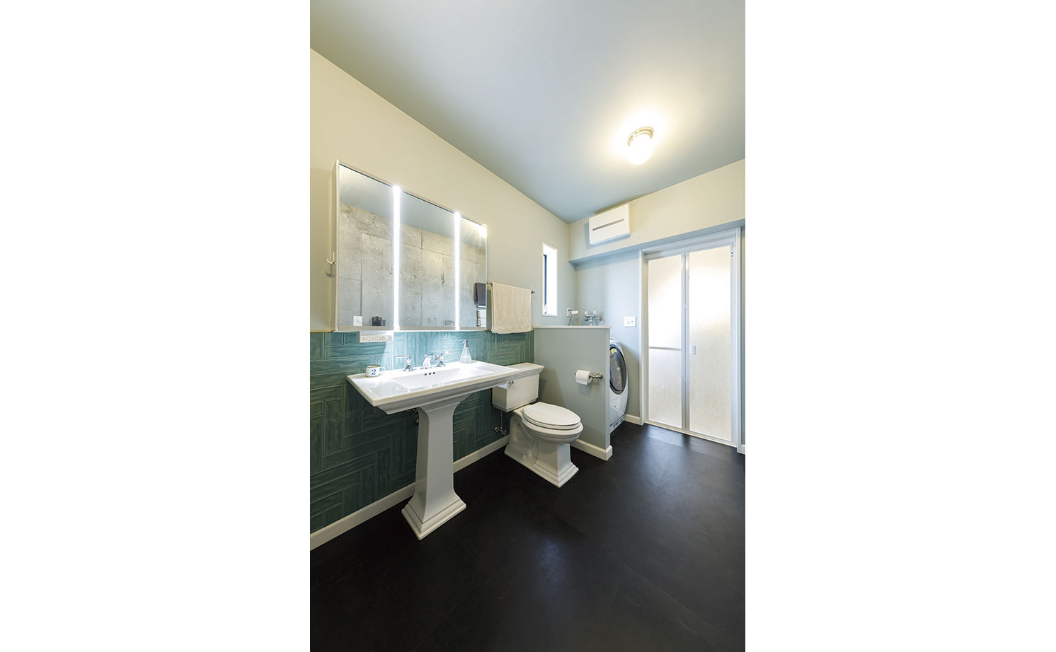 RC design 【間取り図有/３階建て/賃貸併用住宅】アンティーク惹き立てる温かみある空間と無駄をつくらない提案力の建築実例画像4