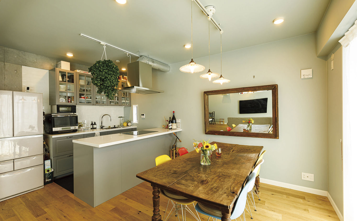 RC design 【間取り図有/３階建て/賃貸併用住宅】アンティーク惹き立てる温かみある空間と無駄をつくらない提案力の建築実例画像7