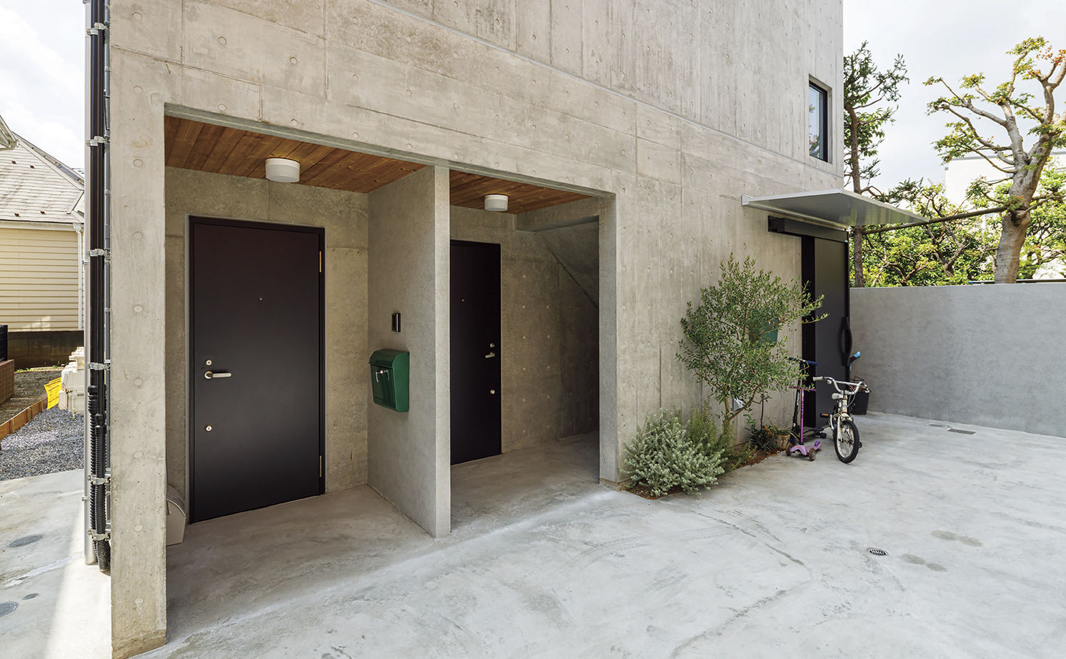 RC design 【間取り図有/３階建て/賃貸併用住宅】アンティーク惹き立てる温かみある空間と無駄をつくらない提案力の建築実例画像12