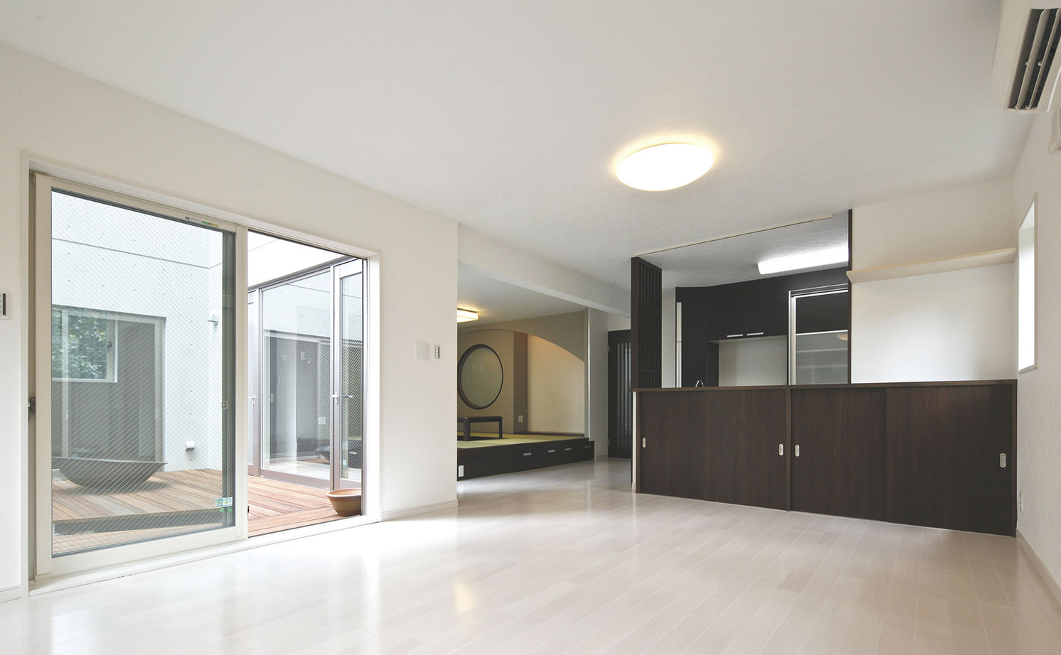 RC design 【間取り図有/3階建て/多世帯/バリアフリー】各世帯の要望はもちろん、将来を見据えた高性能で快適な住まいの建築実例画像3