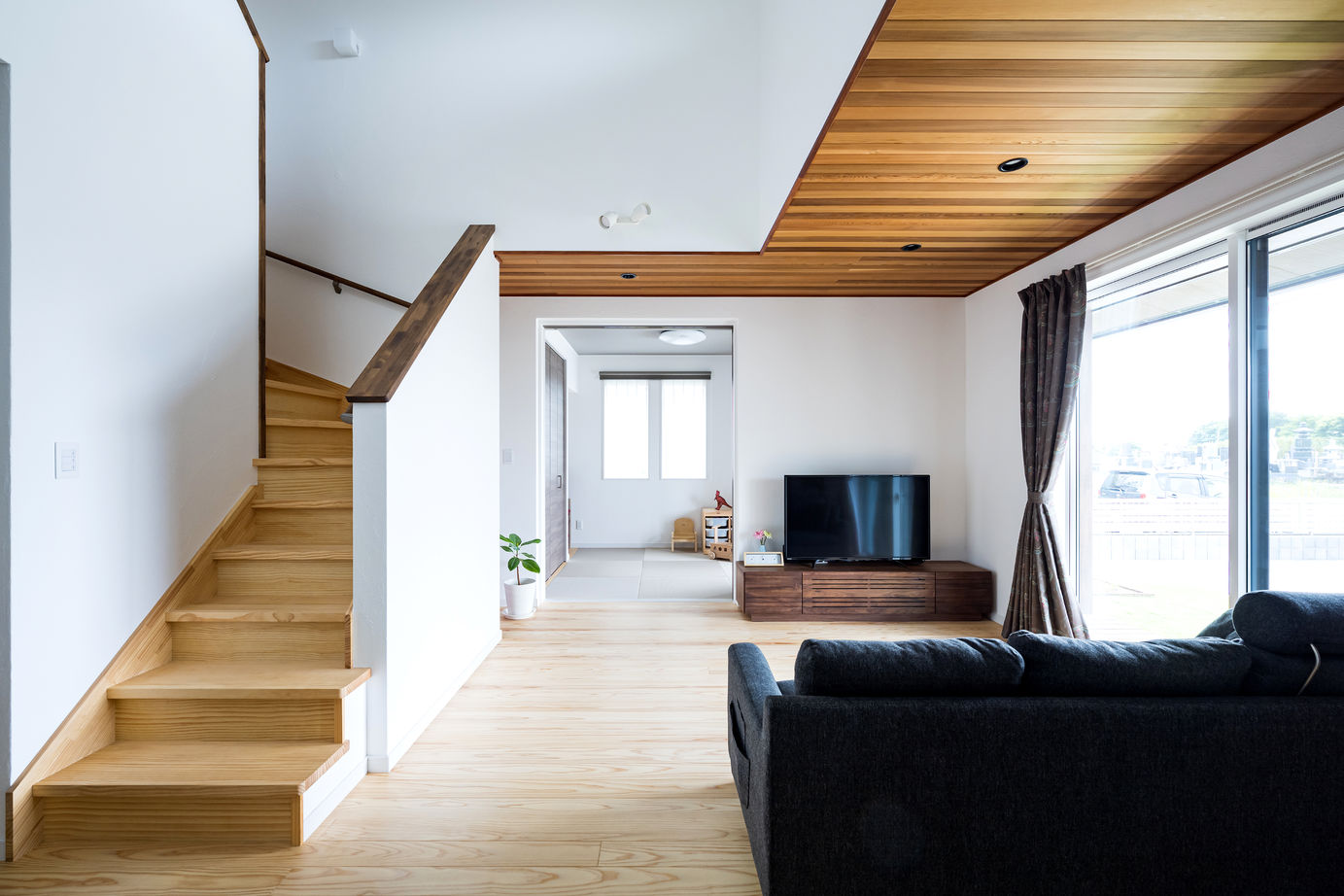 大進建設 【平屋＋α／1.5階建て／使える間】繋がる家族時間と空間。光と風を導き、空気が澄みわたる住処の建築実例画像1