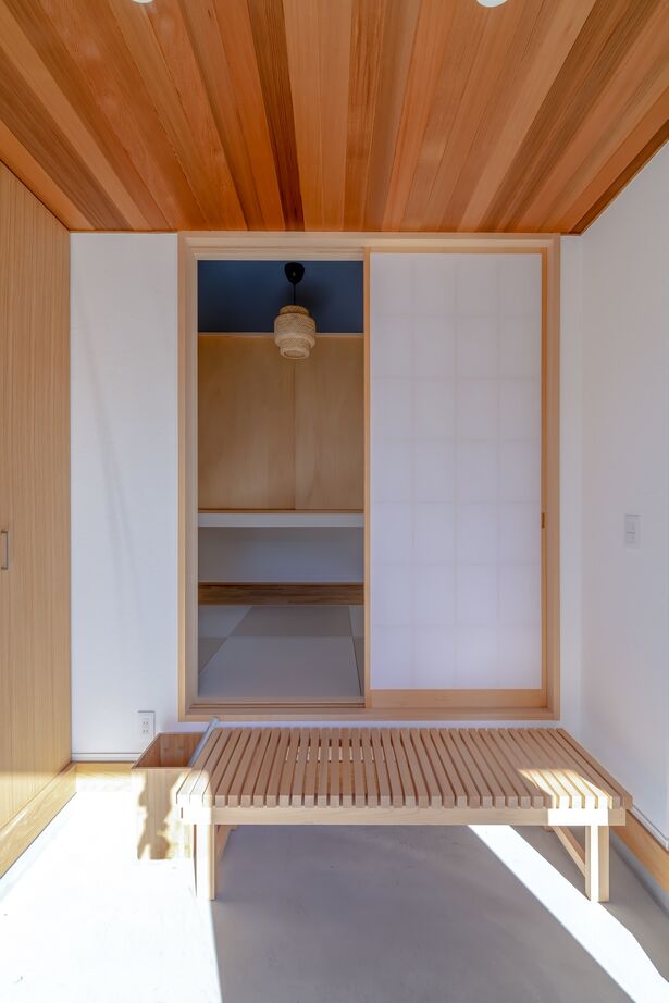 大進建設 リビングの吹き抜けが開放感を演出する家族がくつろぐ家の建築実例画像5