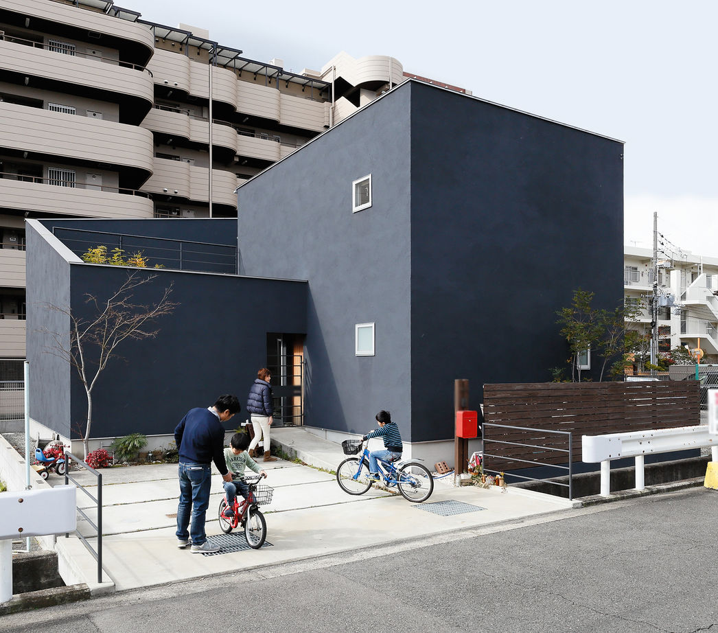 D'S STYLE（ディーズスタイル） 【1500万円台】外からの視線を気にしないプライベートな中庭の快適空間は、遊び心満載のお家＜間取り有＞の建築実例画像2