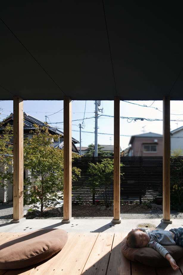 D'S STYLE（ディーズスタイル） 黒カベ真シカクのお家は「和」のテイスト。縁側・土間のあるゆったりとした寛ぎ空間広がります＜間取り有＞の建築実例画像5