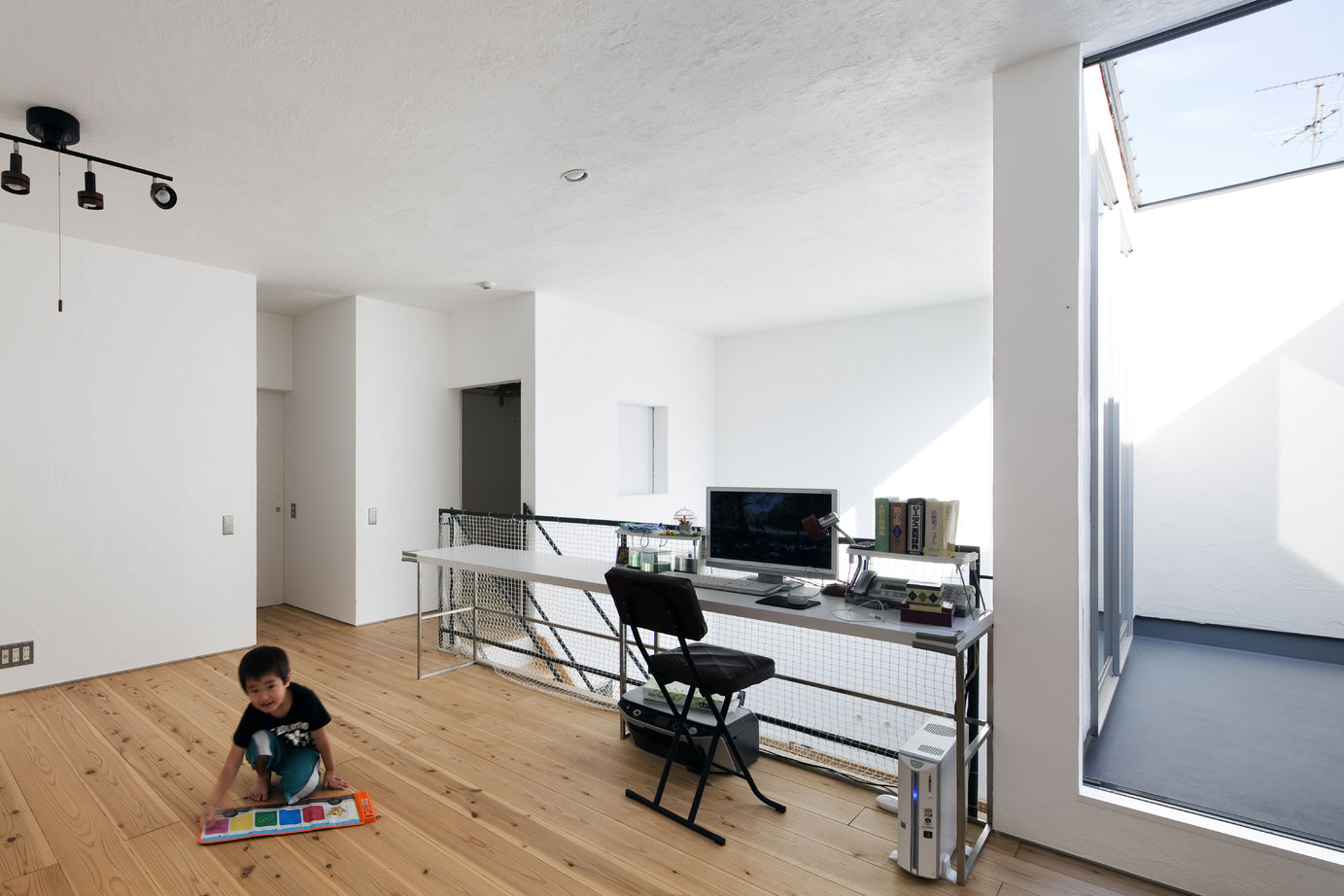 D'S STYLE（ディーズスタイル） 黒カベ真シカクのお家は「和」のテイスト。縁側・土間のあるゆったりとした寛ぎ空間広がります＜間取り有＞の建築実例画像7