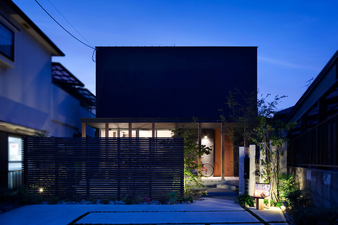 D'S STYLE（ディーズスタイル） 黒カベ真シカクのお家は「和」のテイスト。縁側・土間のあるゆったりとした寛ぎ空間広がります＜間取り有＞の建築実例画像9