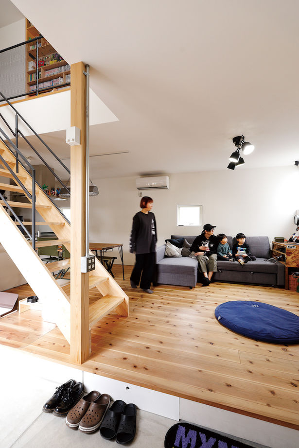 D'S STYLE（ディーズスタイル） 壁一面の手作りCDラックに金属板フェンスのPCデスク、音楽を楽しむライブハウスのような家＜間取り有＞の建築実例画像4