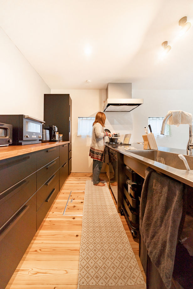 D'S STYLE（ディーズスタイル） テラスに面した吹き抜けの土間＆趣味を楽しむ離れが魅力。アーバンインダストリアルがテーマの開放的な家の建築実例画像4