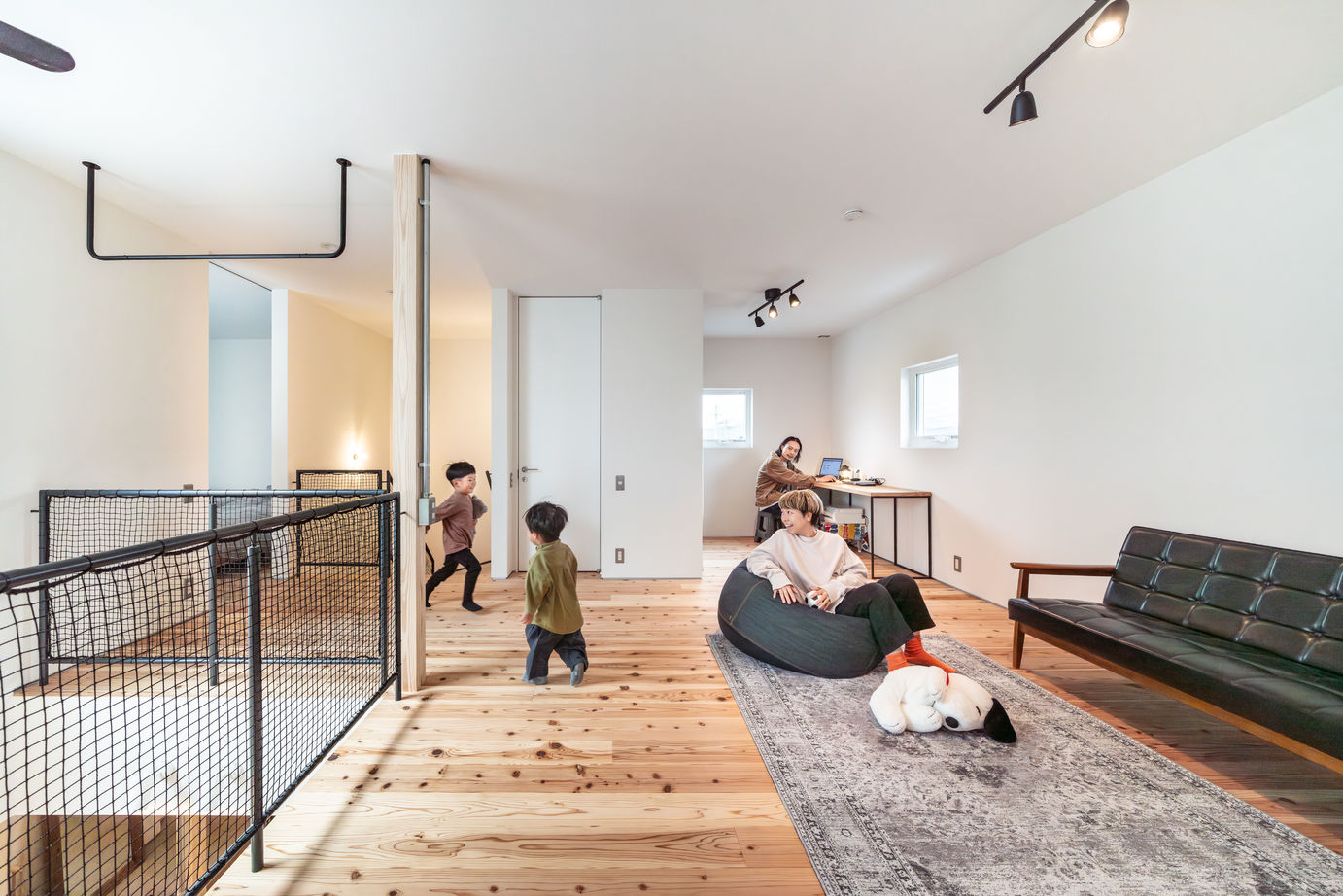 D'S STYLE（ディーズスタイル） スムーズな家事ができるよう配置された間取りにおしゃれにインテリアされた２階建ての家の建築実例画像3