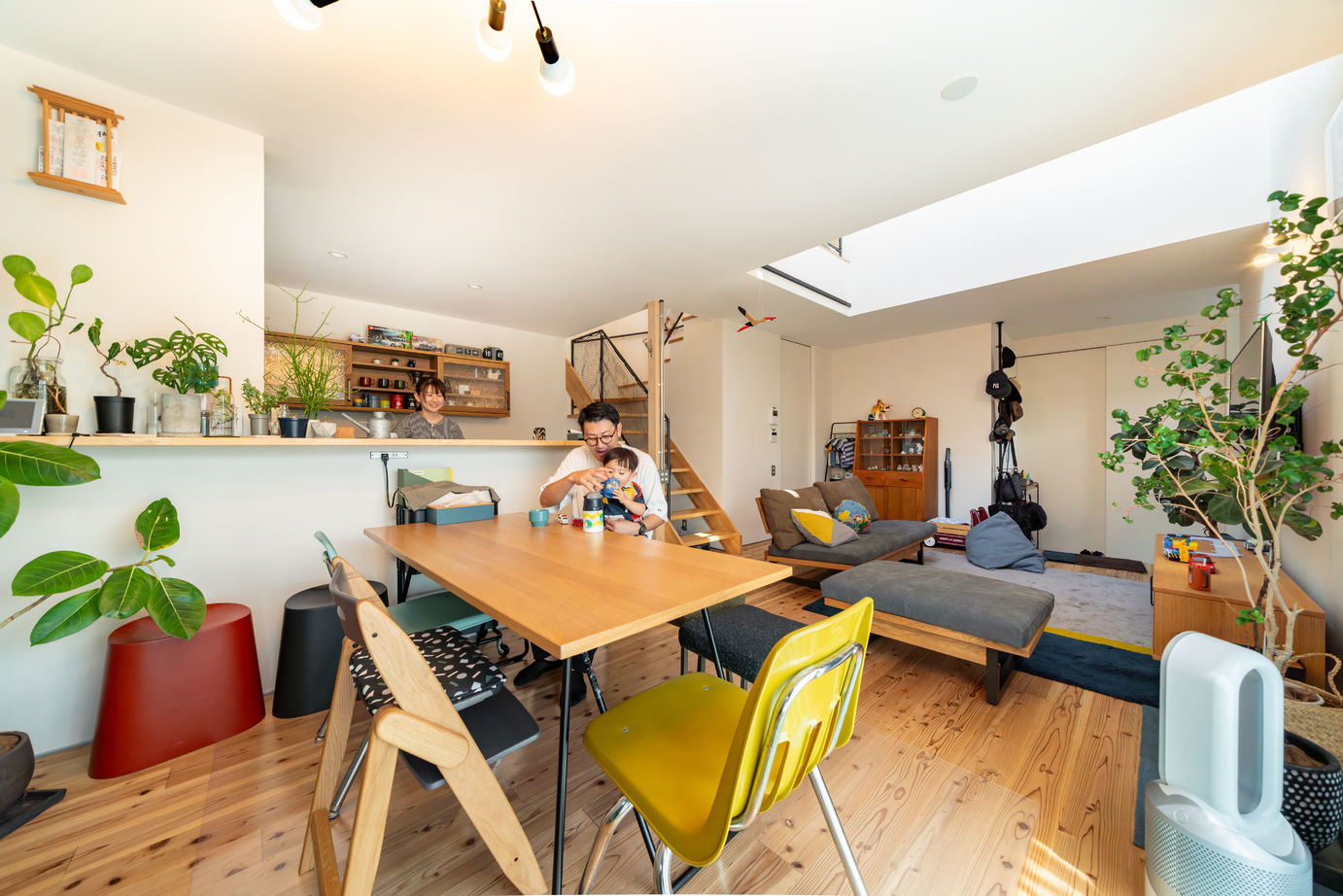 D'S STYLE（ディーズスタイル） 玄関土間×広々としたLDK×吹抜けであふれる開放感！家族が快適に過ごせるハコ型の家の建築実例画像3