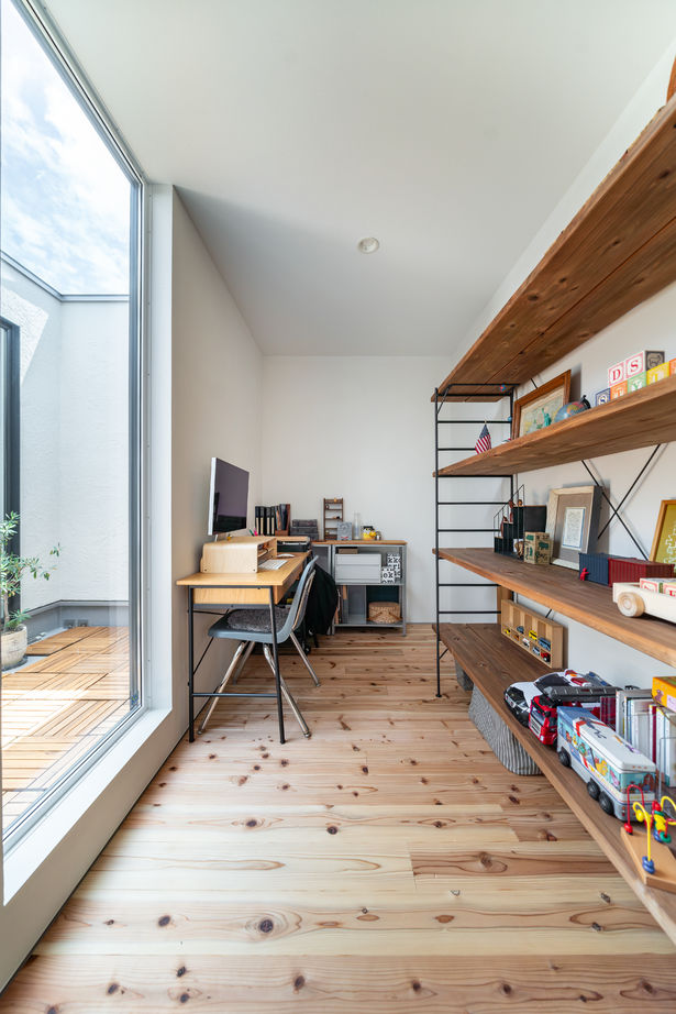 D'S STYLE（ディーズスタイル） 玄関土間×広々としたLDK×吹抜けであふれる開放感！家族が快適に過ごせるハコ型の家の建築実例画像5