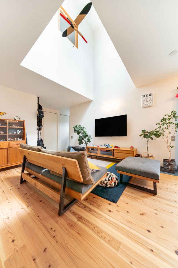 D'S STYLE（ディーズスタイル） 玄関土間×広々としたLDK×吹抜けであふれる開放感！家族が快適に過ごせるハコ型の家の建築実例画像10