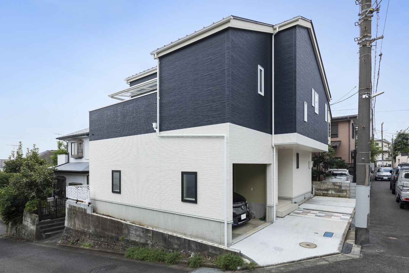 一級建築士事務所　フォルム 【1900万円/ガレージ/収納充実】こだわりの輸入クロスやたっぷりの収納など理想を全て叶えた住まいの建築実例画像2