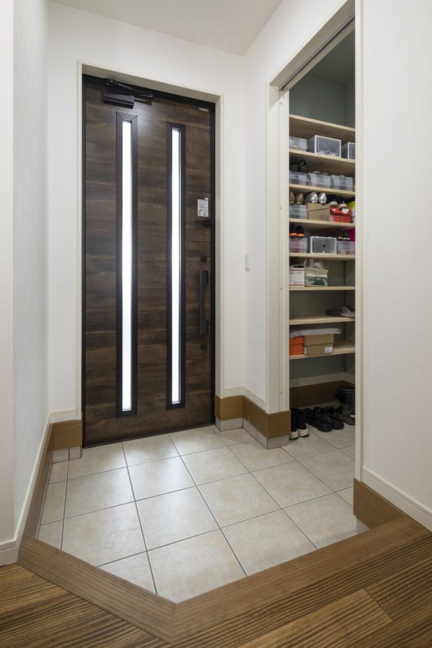 一級建築士事務所　フォルム 【1900万円/ガレージ/収納充実】こだわりの輸入クロスやたっぷりの収納など理想を全て叶えた住まいの建築実例画像6