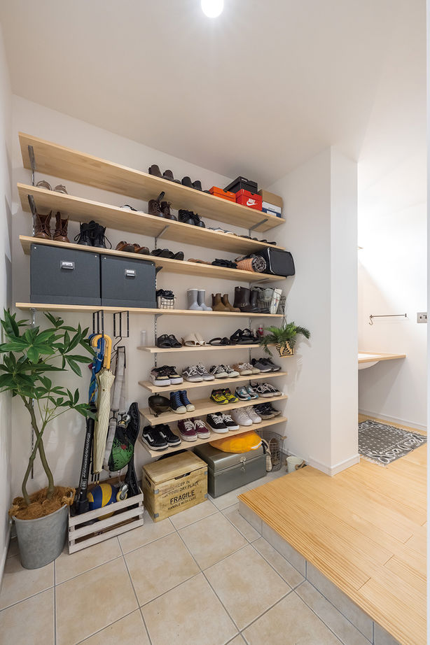 一級建築士事務所　フォルム 【1800万円/間取り図有/スキップフロア/自然素材】明るく開放的なリビングが印象的な2.5階建ての建築実例画像7