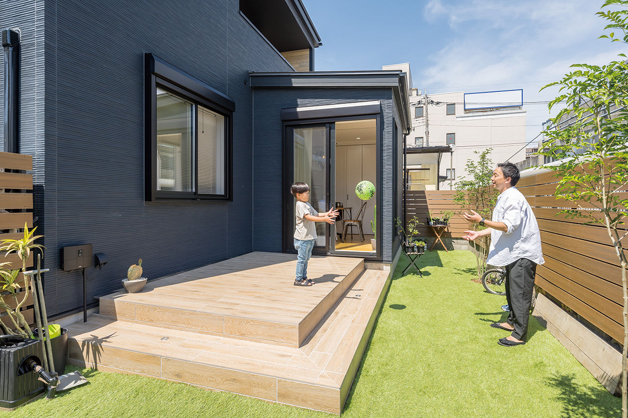 一級建築士事務所　フォルム 【1800万円/間取り図有/スキップフロア/自然素材】明るく開放的なリビングが印象的な2.5階建ての建築実例画像10