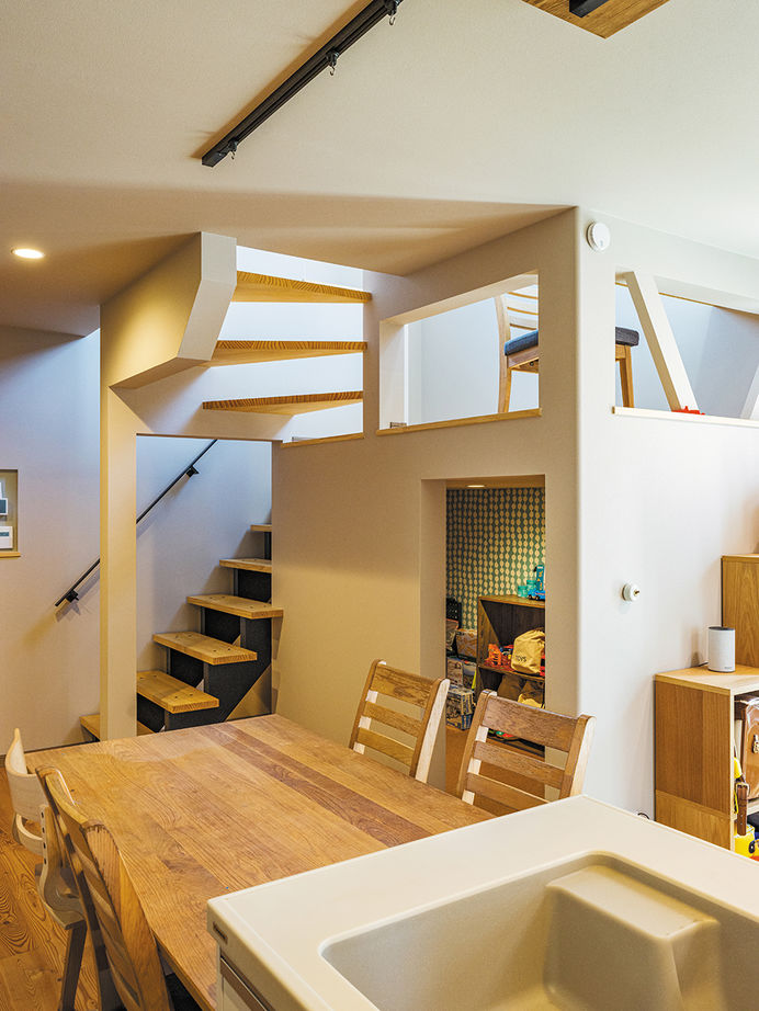 一級建築士事務所　フォルム 【2100万円／収納充実／家事動線／間取図有】優れた性能で快適！自由設計で叶えた、木質感溢れる住まいの建築実例画像5