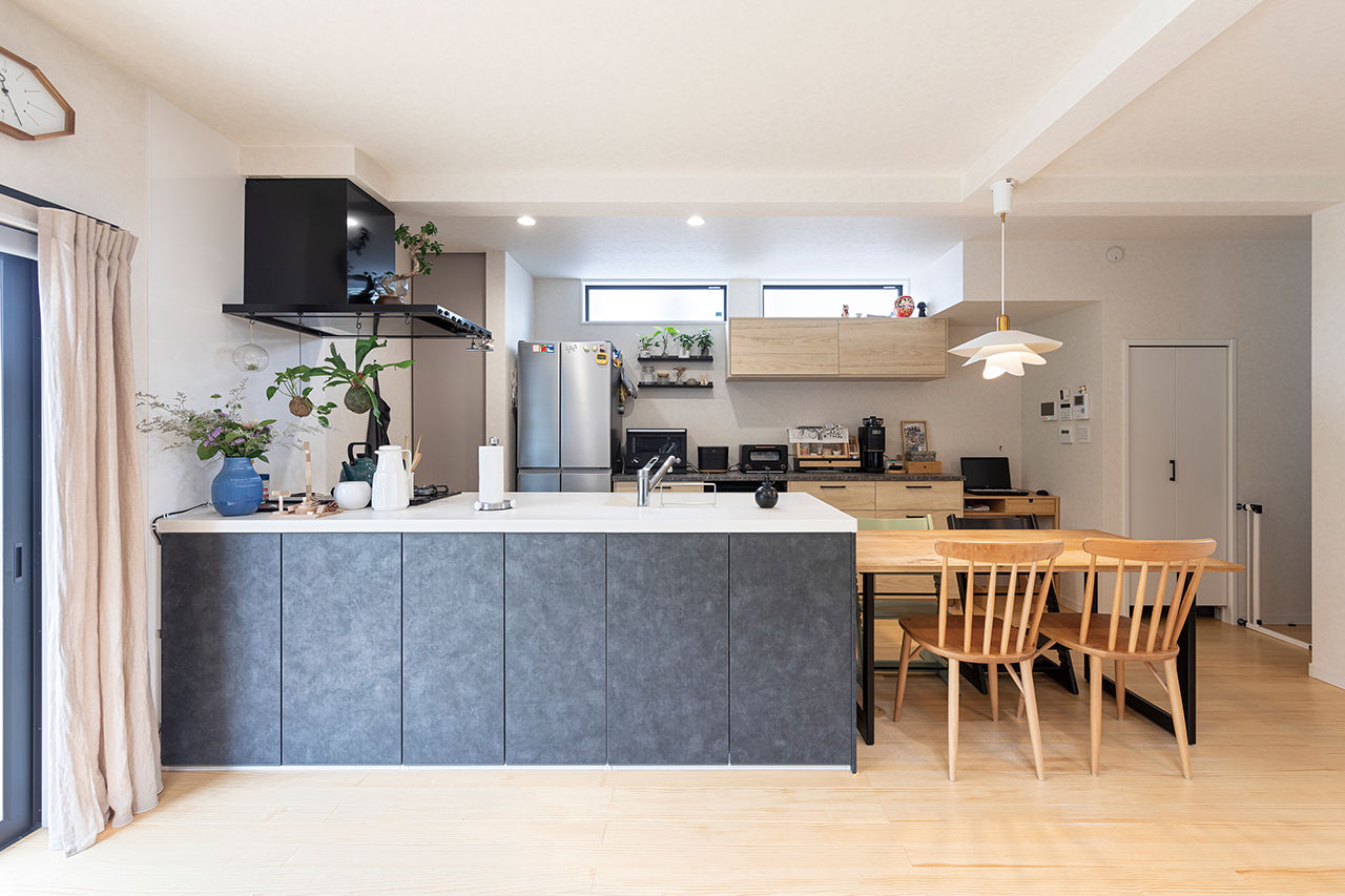 一級建築士事務所　フォルム 【2100万円／吹抜／収納充実／間取図】限られた予算でも第一種熱交換換気を実現！心地よさと緑と暮らす家の建築実例画像3