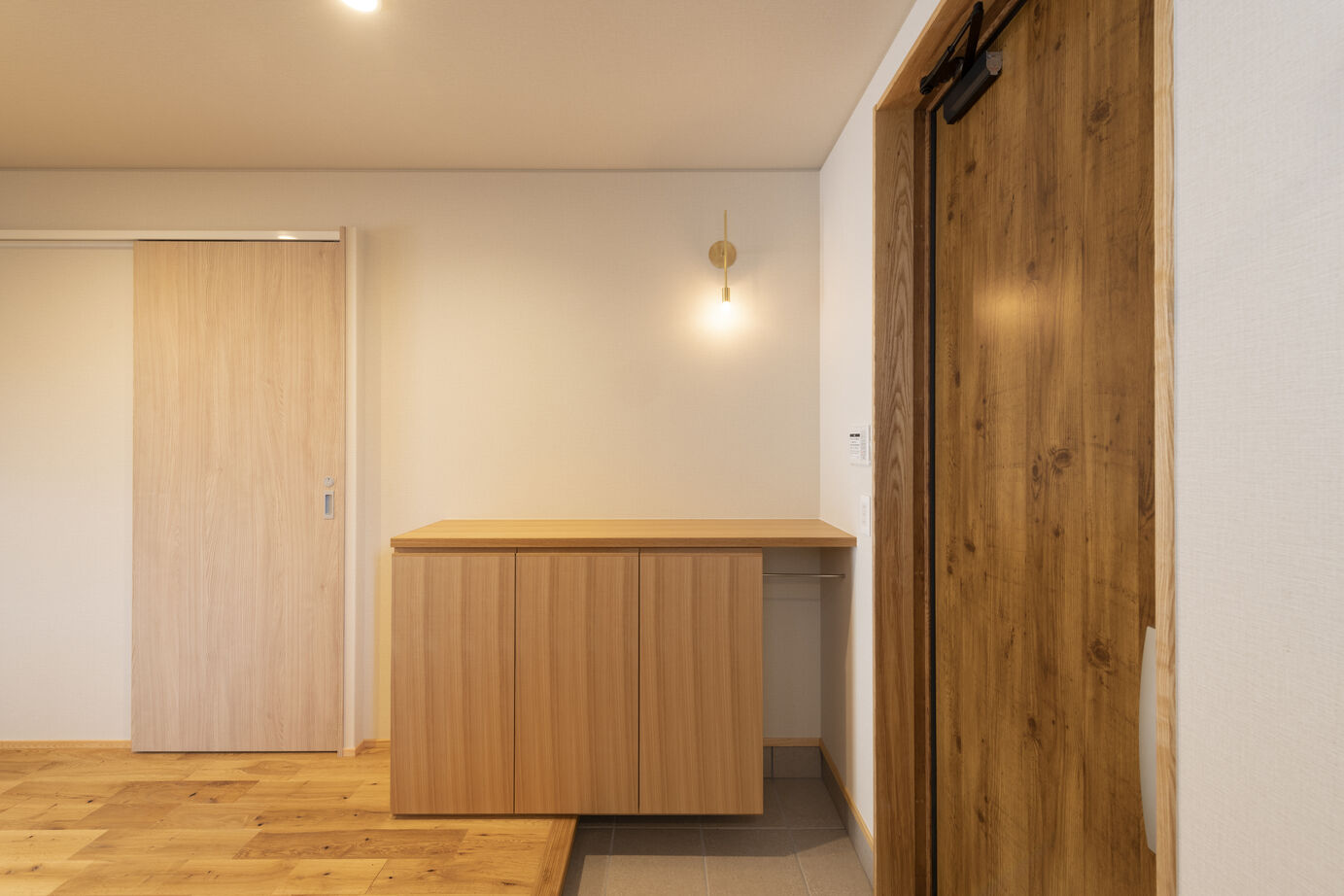 モジュールホーム 勾配天井のあるリビングの建築実例画像6