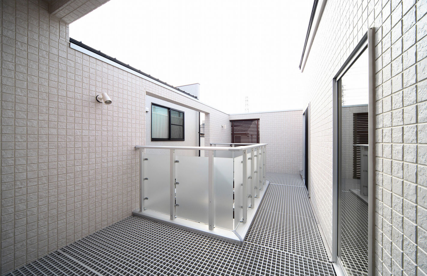 エステート白馬 【1000万円台|20坪台】狭小地でも明るく、開放的に過ごす。たっぷり収納や家事ラクの動線も魅力的な住まいの建築実例画像5