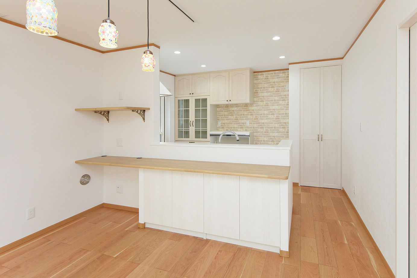 エステート白馬 【1000万円台|20坪台|吹き抜け】爽やかなブルーとホワイトで演出したお洒落なアメリカンハウスの建築実例画像2