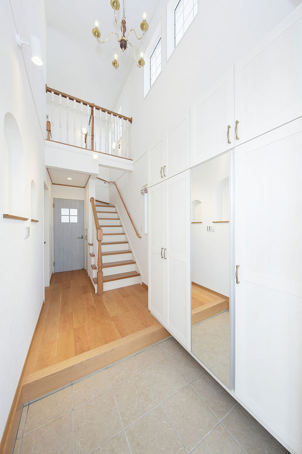 エステート白馬 【1000万円台|20坪台|吹き抜け】爽やかなブルーとホワイトで演出したお洒落なアメリカンハウスの建築実例画像4