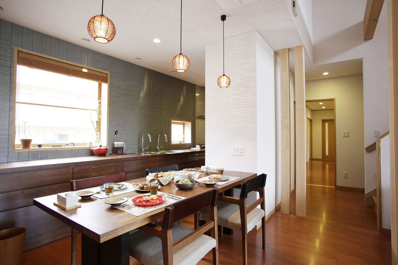 エステート白馬 【4000万円台|80坪台|吹き抜け】和の趣を大切に。大屋根の重厚感が印象的な外観の和モダンな家の建築実例画像4