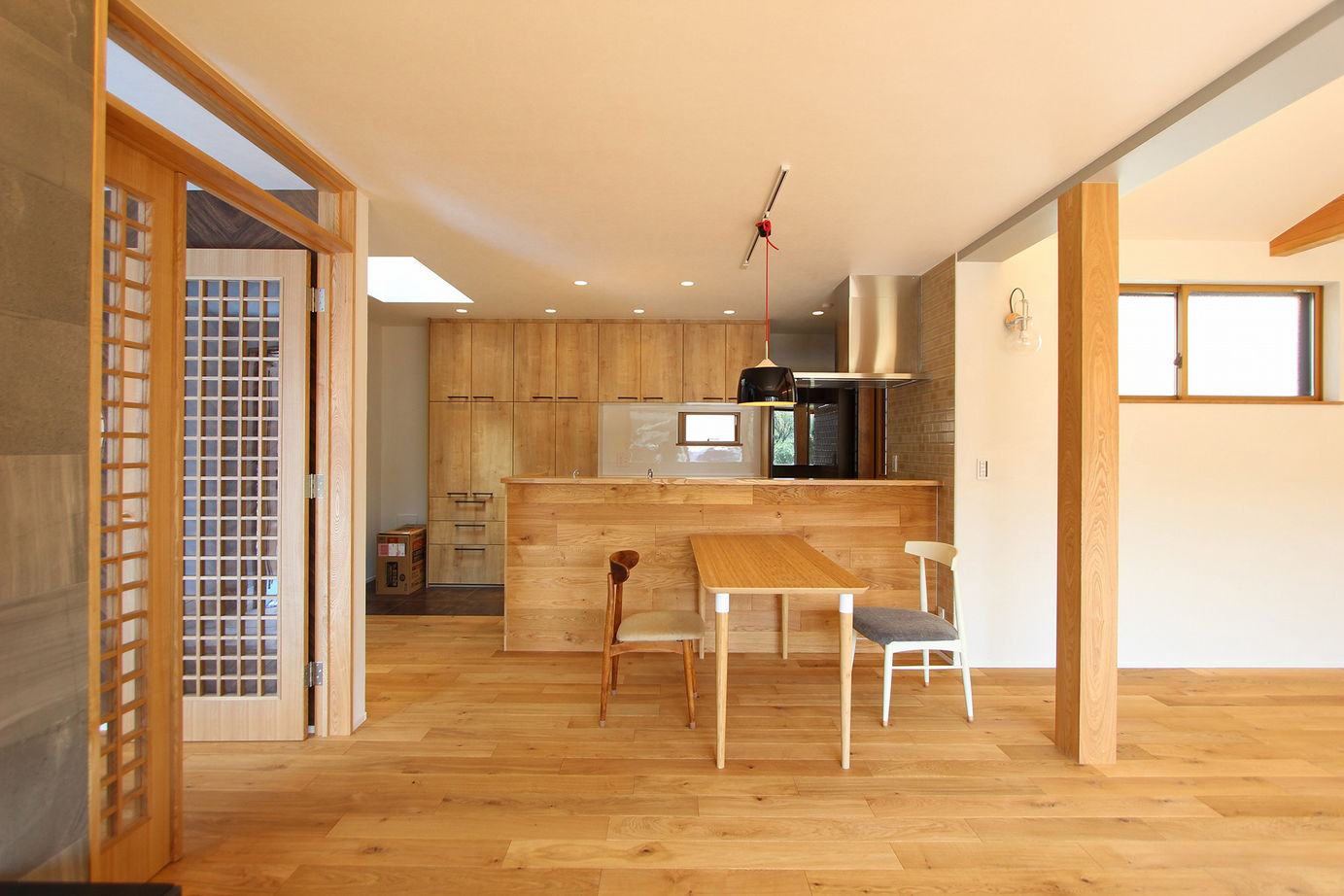 エステート白馬 【1000万円台|50坪台|三世帯住宅】大きな開口から庭を楽しむ。木の香り、質感、温もりを楽しむ心地よい家の建築実例画像3