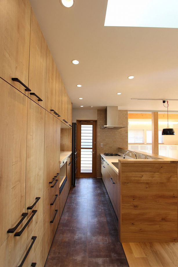 エステート白馬 【1000万円台|50坪台|三世帯住宅】大きな開口から庭を楽しむ。木の香り、質感、温もりを楽しむ心地よい家の建築実例画像4