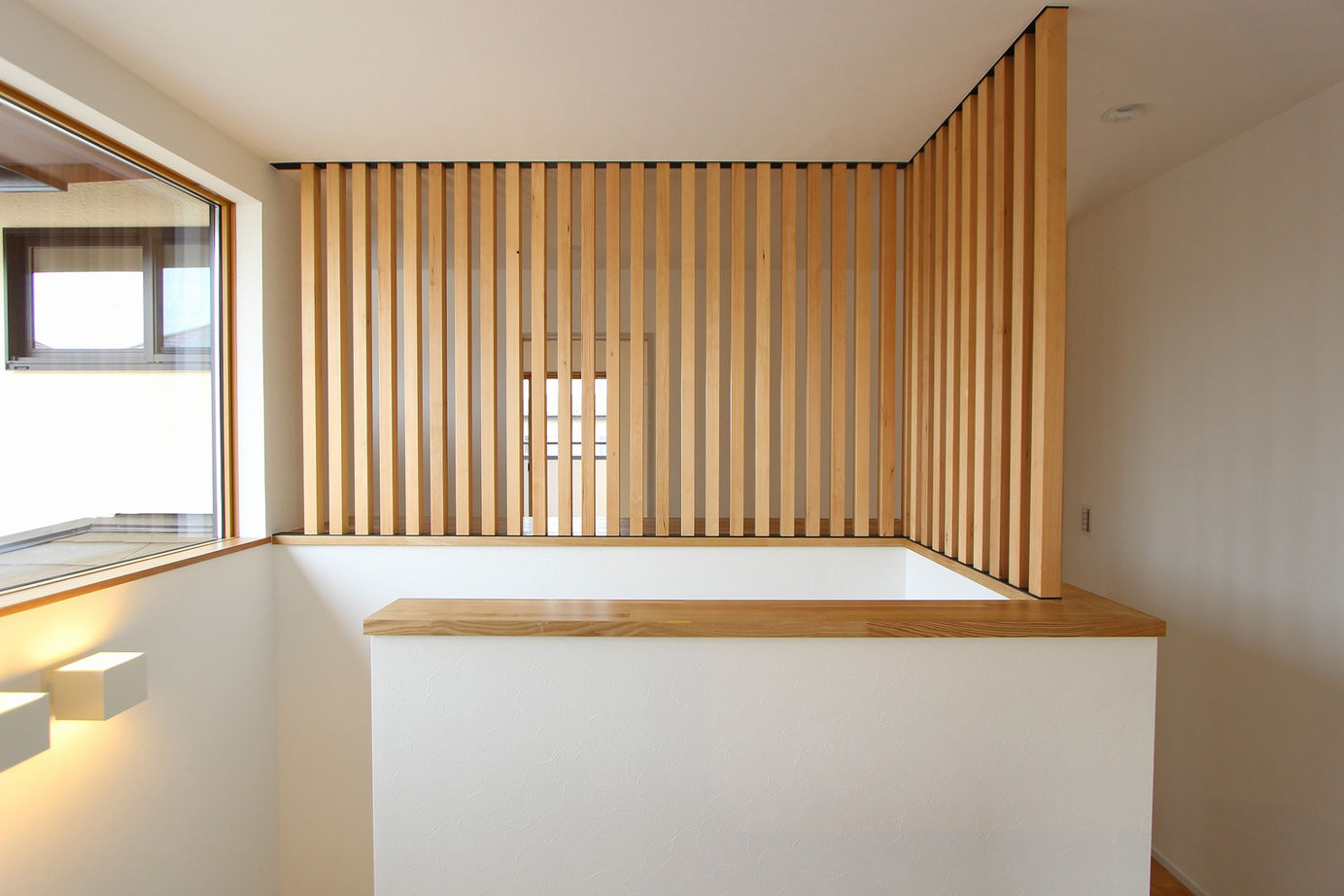 エステート白馬 【1000万円台|50坪台|三世帯住宅】大きな開口から庭を楽しむ。木の香り、質感、温もりを楽しむ心地よい家の建築実例画像5