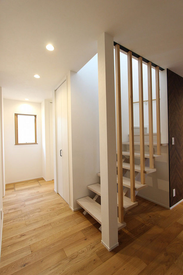 エステート白馬 【1000万円台|50坪台|三世帯住宅】大きな開口から庭を楽しむ。木の香り、質感、温もりを楽しむ心地よい家の建築実例画像9